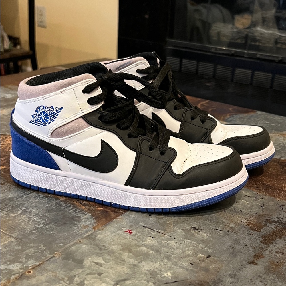 Jordan 1 Mid Se Royal Black Toe 852542-102 | Size 8